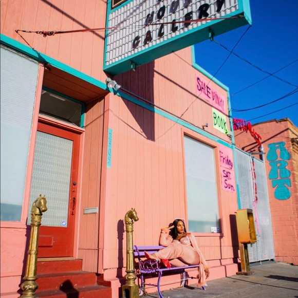 Meet your Posher, Mikal - Picture 4 of 5